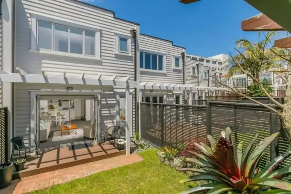Modern and Central 2 Bedroom Home in Epsom