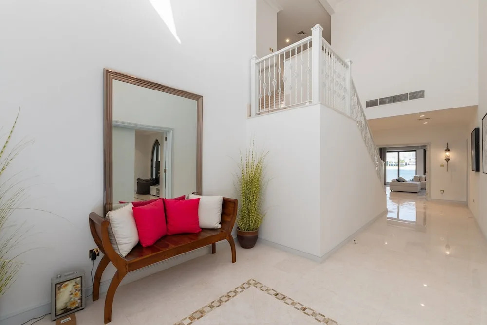 Exclusive 5BR Palm Villa w Private Pool and Beach