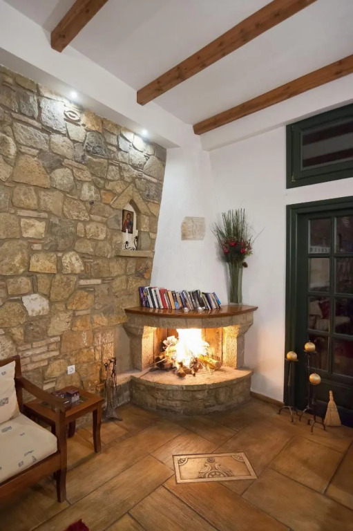Artemis Hotel