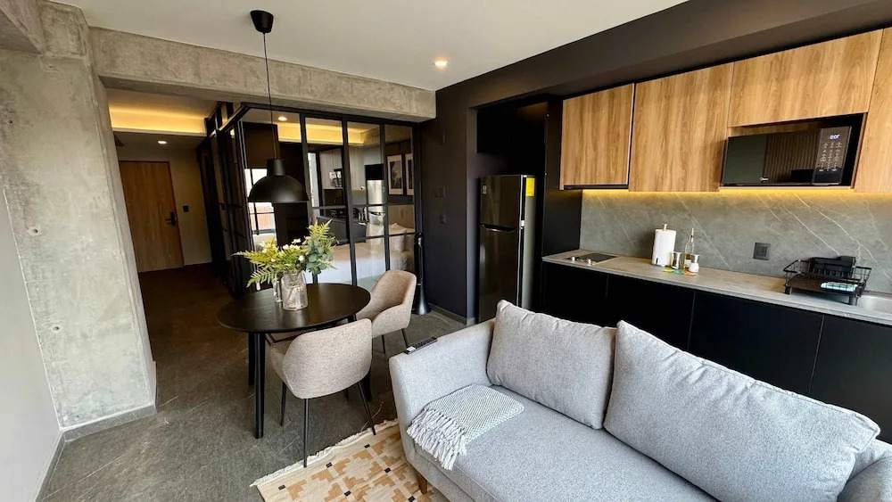 w Tasteful 1BR w Private Balcony in Tabacalera
