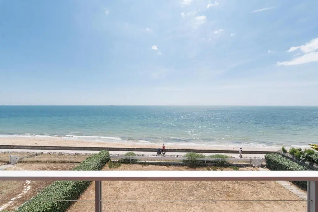 Appartement familial sur la plage de Bonne-Source