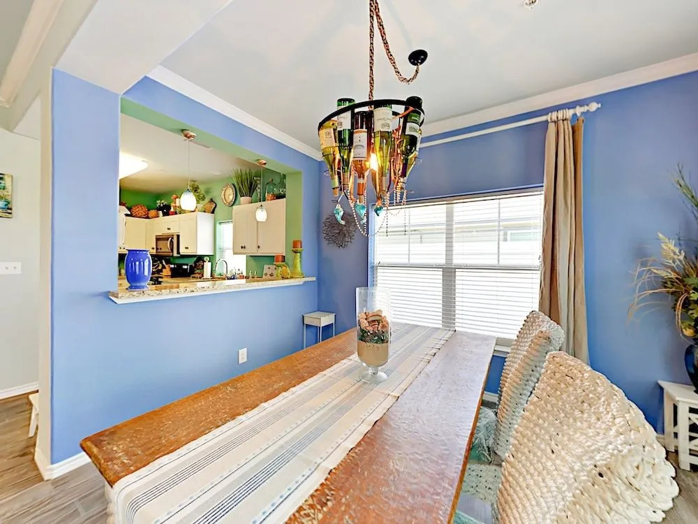 3BR Townhome with Tower Views by RedAwning