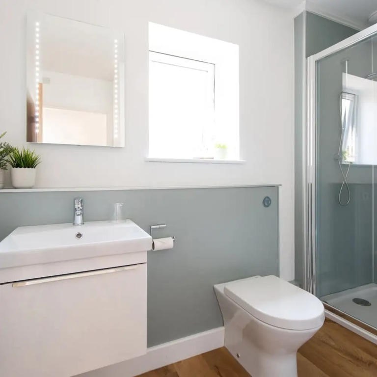 3BR Stylish Home Sea View Walk to East Wittering