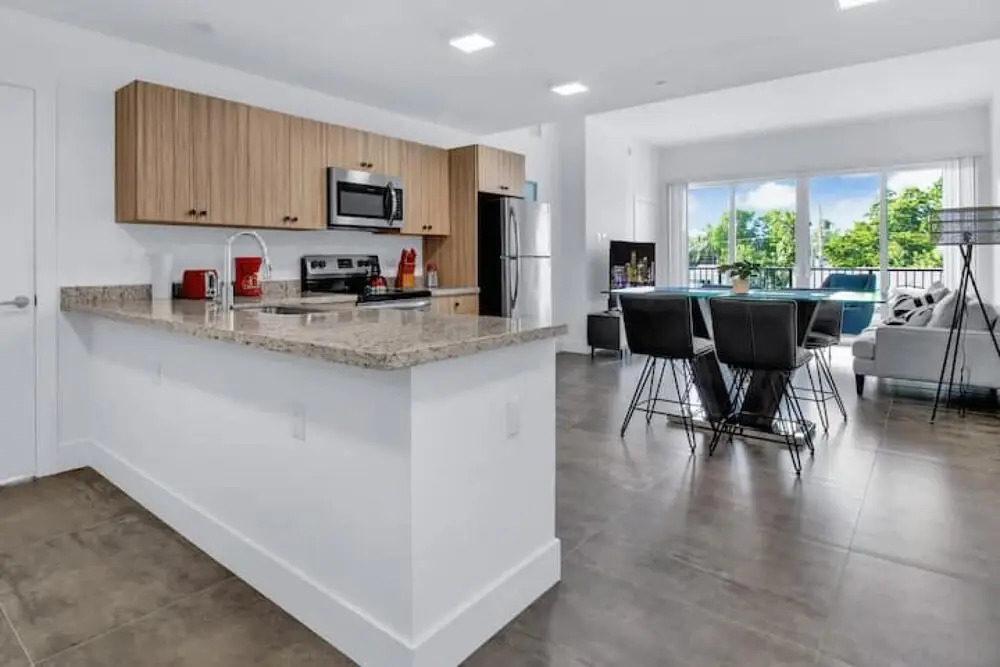 Impeccable 2 Bed Queen Suite Parking N Elevator