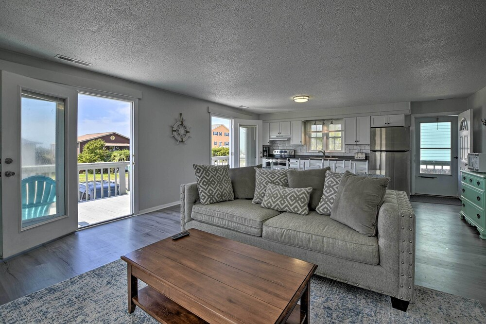Oak Island Beach Abode w/ Deck: Walk to Shore!