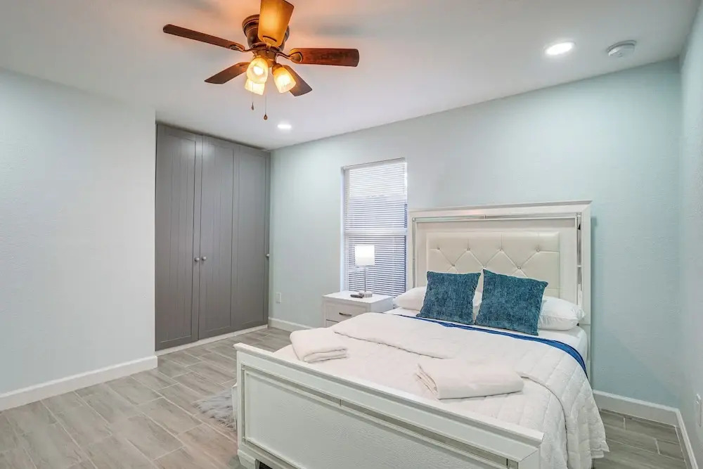 Vibrant Tampa Home: Perfect for Long Stays!