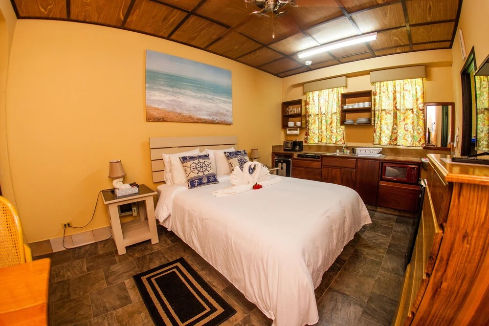 Hummingbird Suites Efficiency Studio