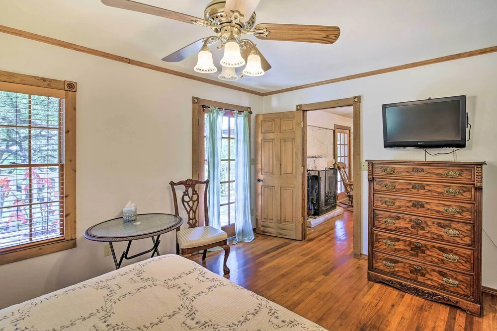 Countryside Cottage: 17 Mi to Downtown San Antonio