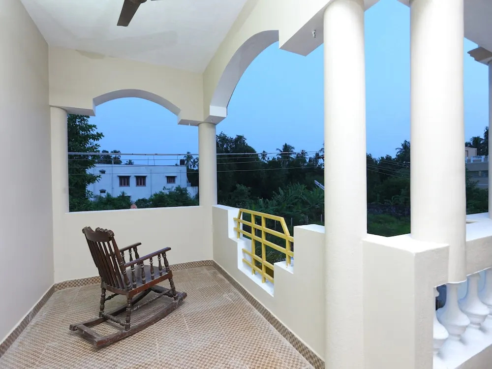 OYO 10910 Home Spacious 4BHK Near Paradise Beach