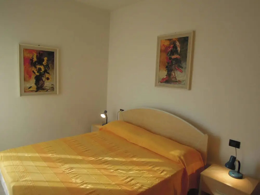 Homely one Bedroom Flat With Side sea View