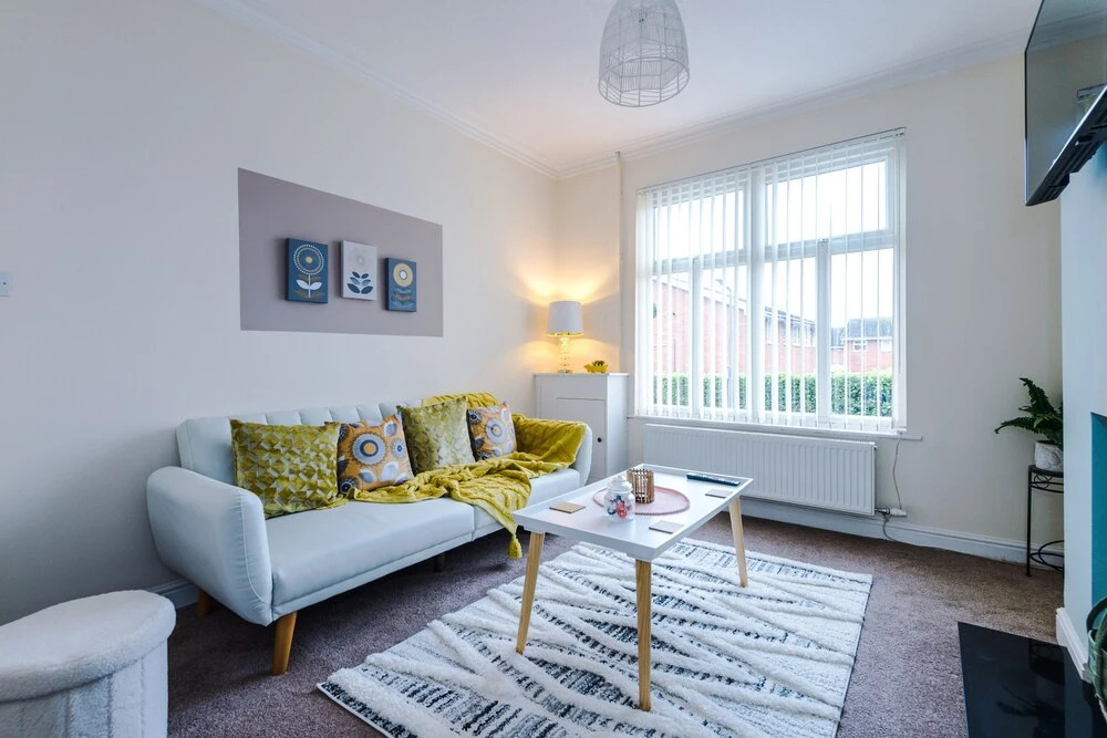 Convenient 2 Bedroom Home With Parking