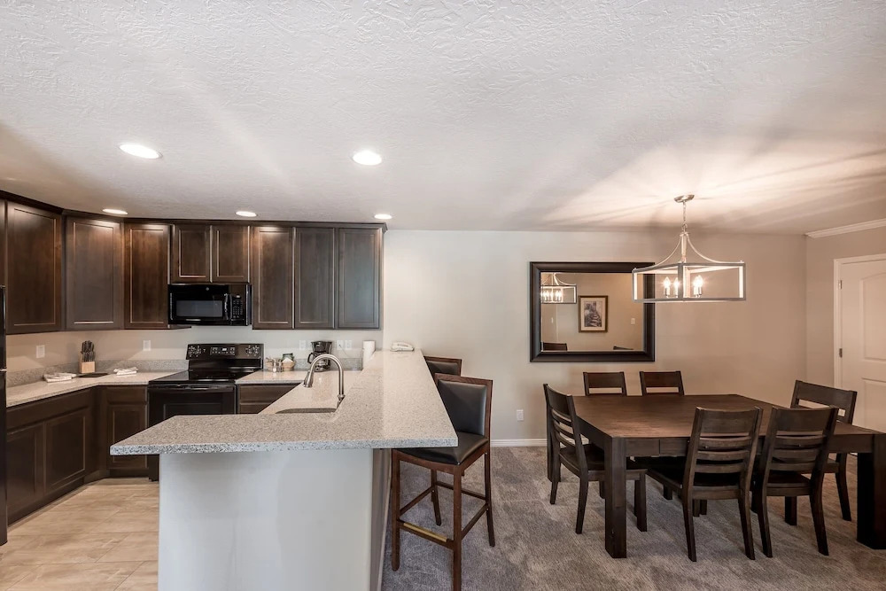 Family Getaway~skiing, Ice Castles & Golf Course 2204 2 Bedroom Apts by RedAwning