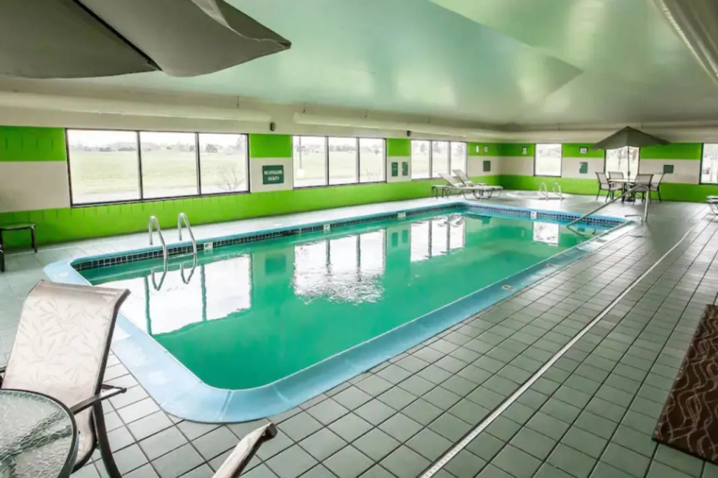 Econo Lodge Inn & Suites Monroe