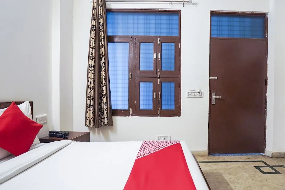 Oyo Flagship 46230 Atta Market