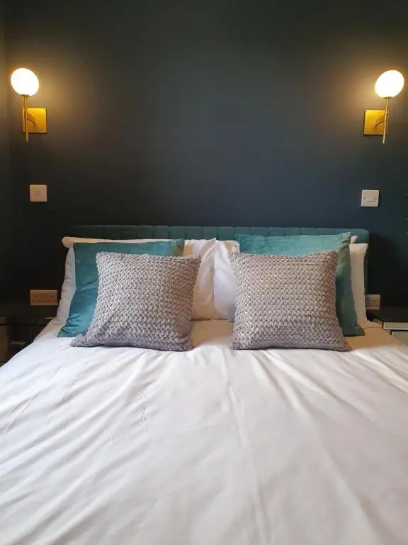 The Loughborough - Elegant, glamourous boutique 1 bed, central Truro