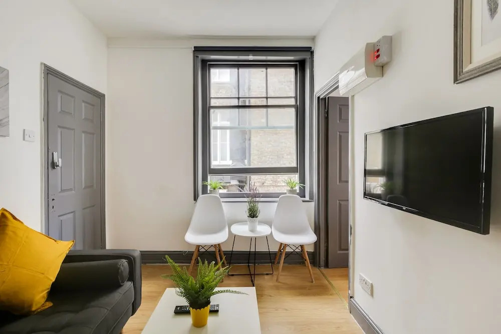 2 Bedroom Apartment 1st Floor Central London