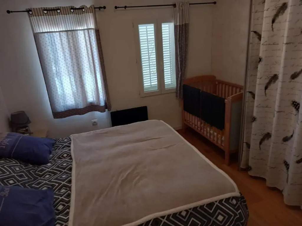 House with free parking, barbeque air conditioning