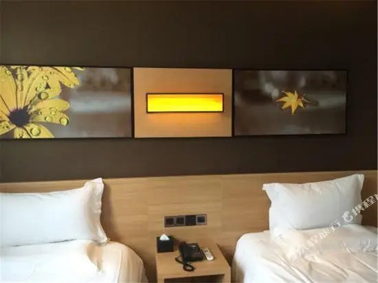 IU Hotel Chengdu Xipu Metro Station