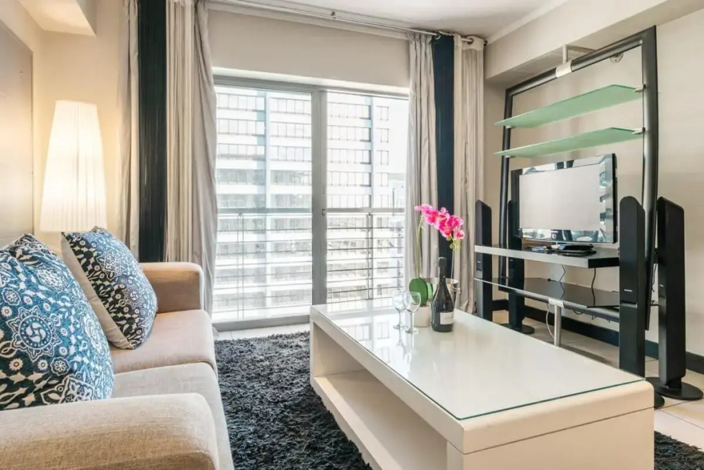 Studio with Fast WIFI in the Central Business District w Parking