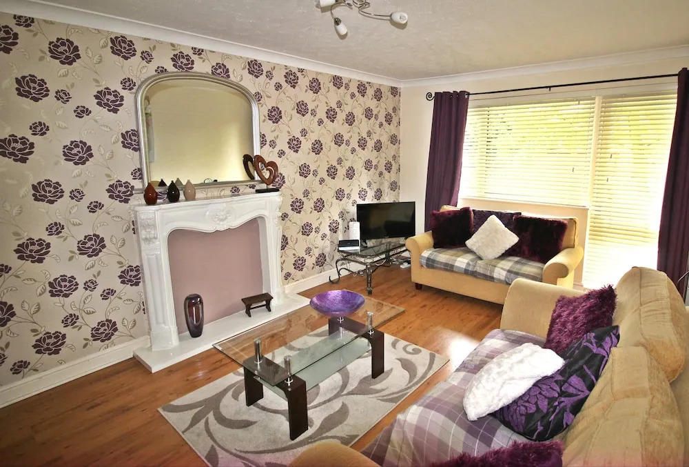 Balcony Apartment - Spacious 2 Large Beds