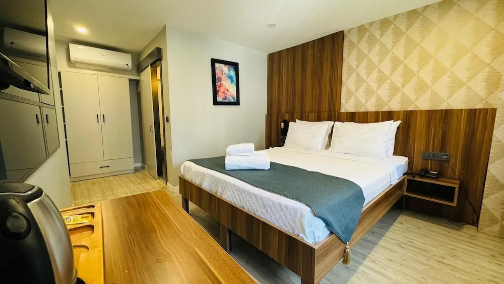 Zeno Suites Hotel