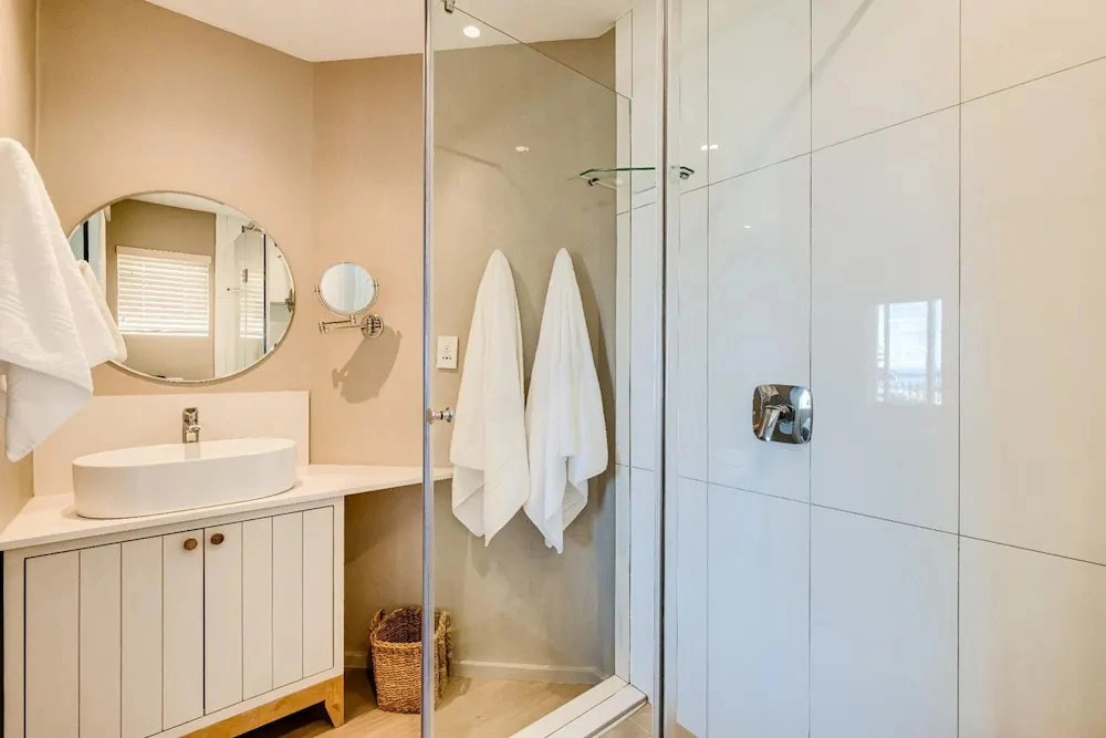 Camps Bay Stylish 2bed by the Tidal Pool Tidescape