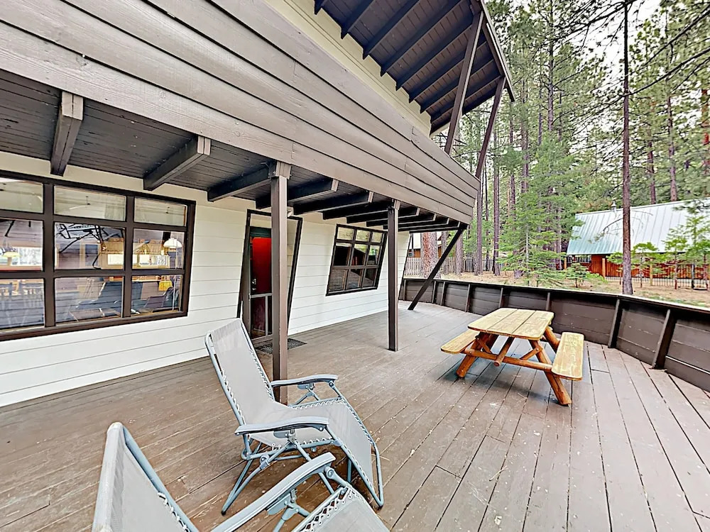 Becky's Boathouse 3BR by RedAwning