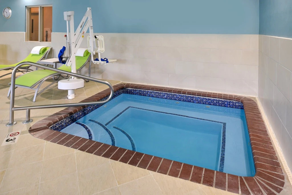Holiday Inn Express & Suites - Omaha - 120th and Maple by IHG