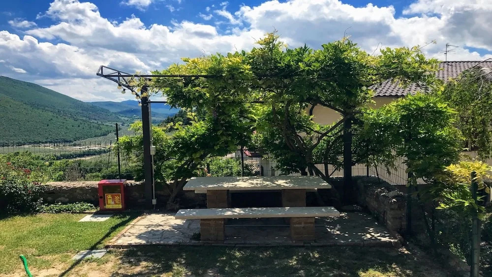 Luxury Silvignano Poolside Villa, Spoleto 8 km, Rome 1 Hr