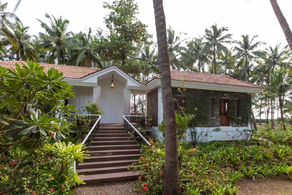 Casa Del Mer by StayVista - Nearby beach with, sea-view rooms & coconut farm