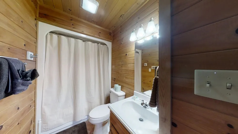 Many Happy Returns 2 Bedroom Cabin