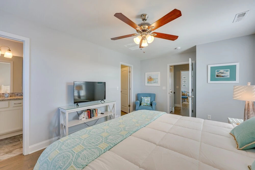 Townhome w/ 2 Decks: Walk to Ocean!