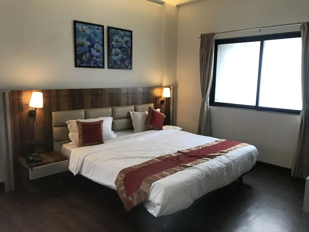 Popular Hotel