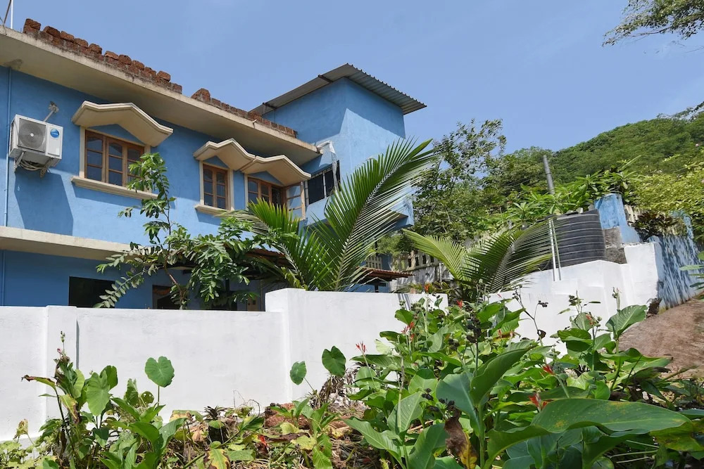 OYO 19828 Home Modern 2BHK Near Club Cubana