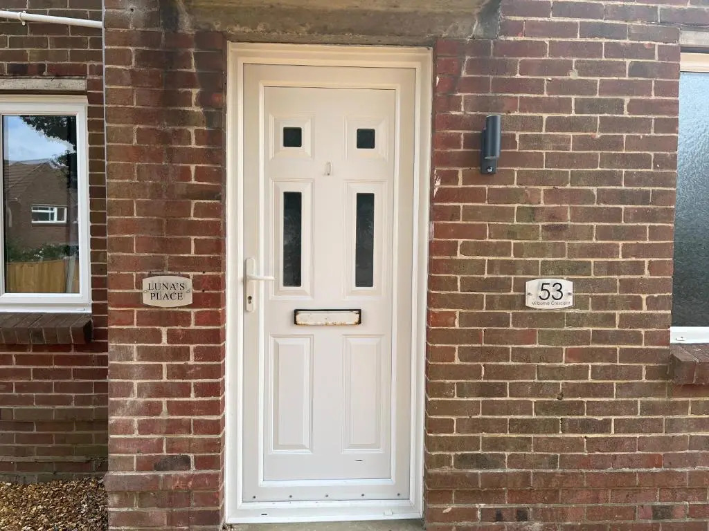 House - Sleeps 14, Onsite Parking & Pets Allowed
