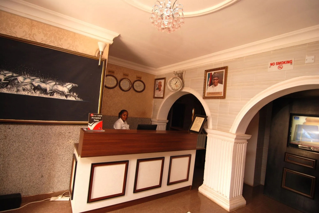 Ajoy Hotel And Suite