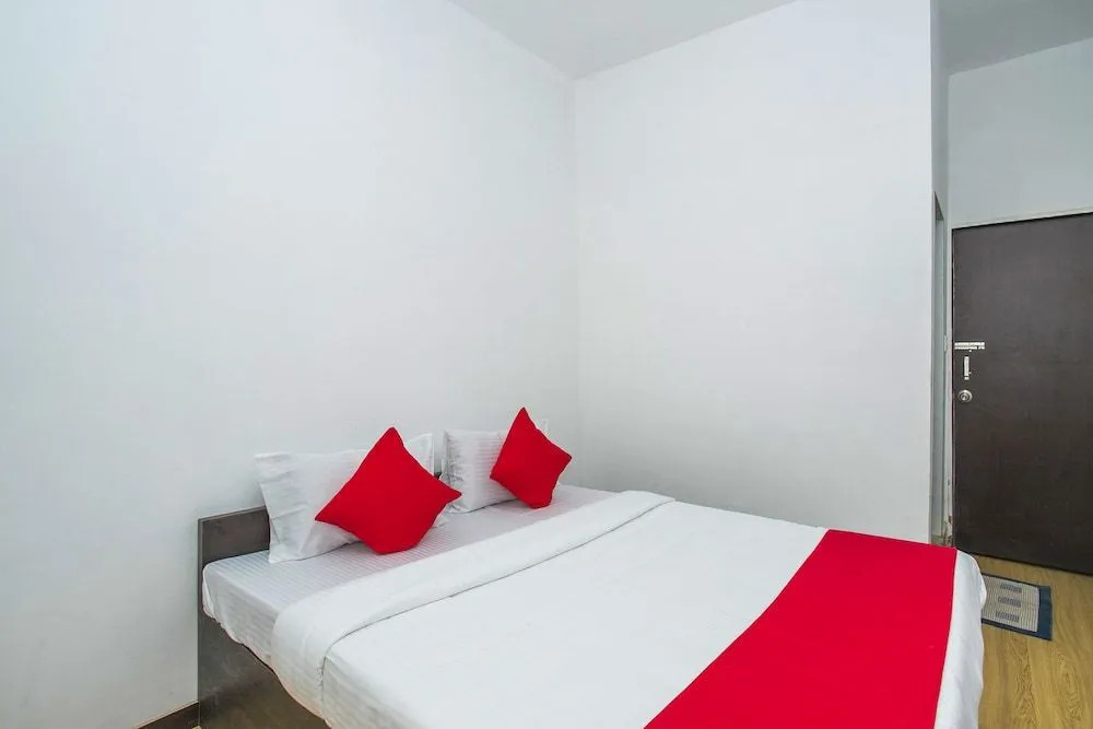 OYO 13934 Shri Krishna Hometel