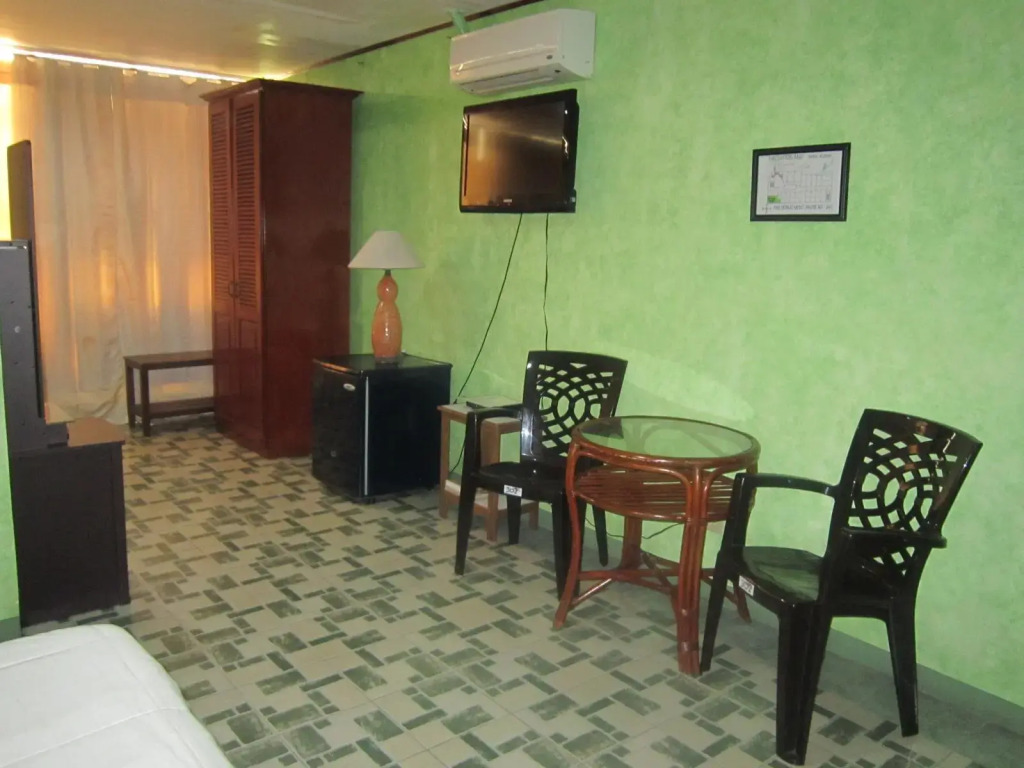 Plaza Maria Luisa Suites Inn