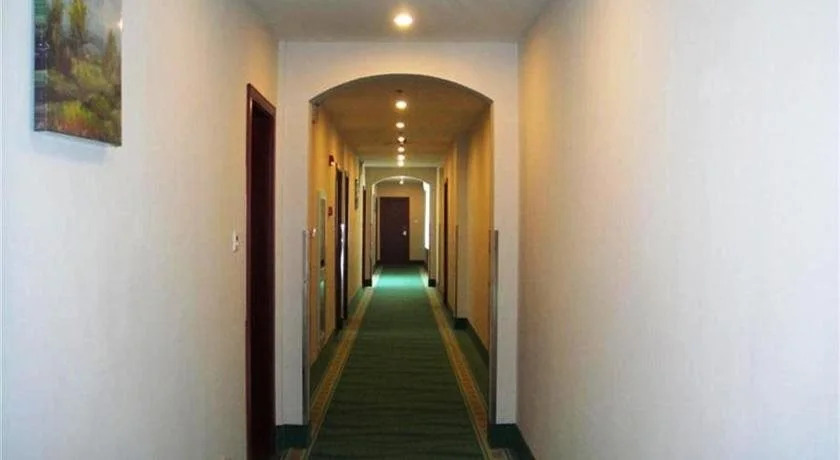 Elan Hotel Ningbo Bus Center