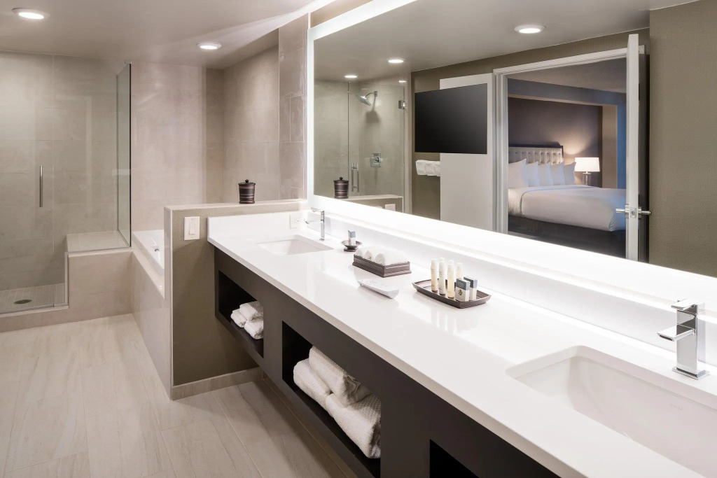 DoubleTree by Hilton Denver Tech