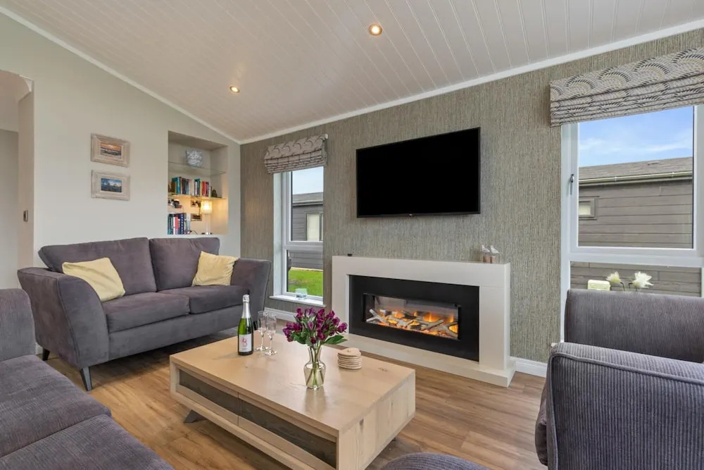 Sandpiper - Luxury Lodge, Close to Beach, Pet Friendly