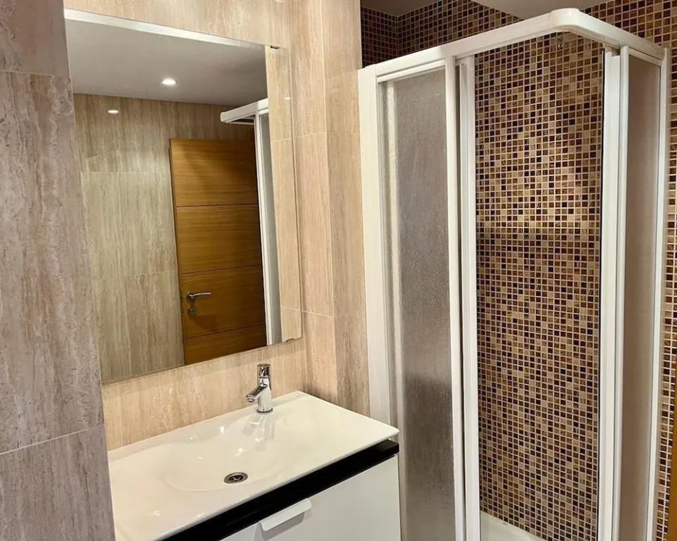 Amplio apartamento cerca FIRA y Centro