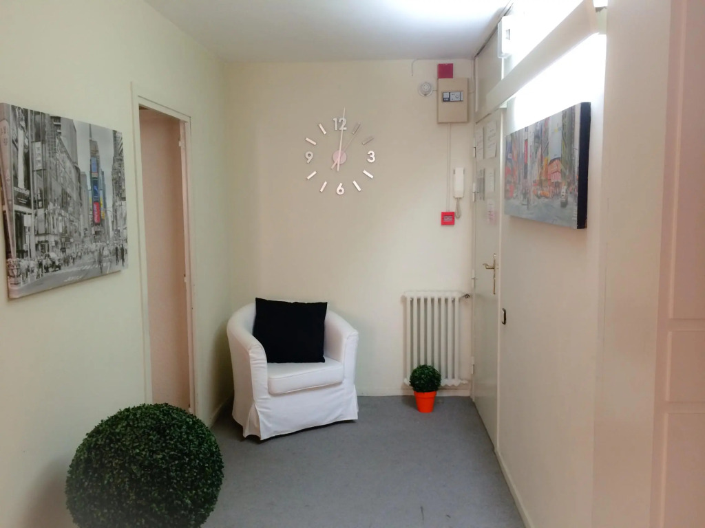Barcelona City Street Hostal
