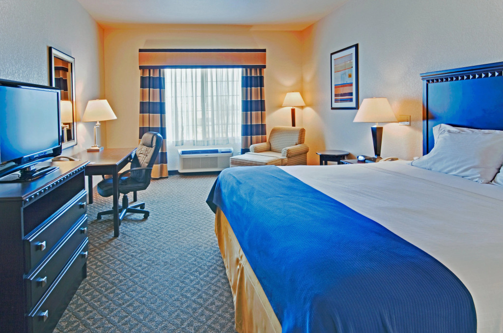 Holiday Inn Express Delano by IHG
