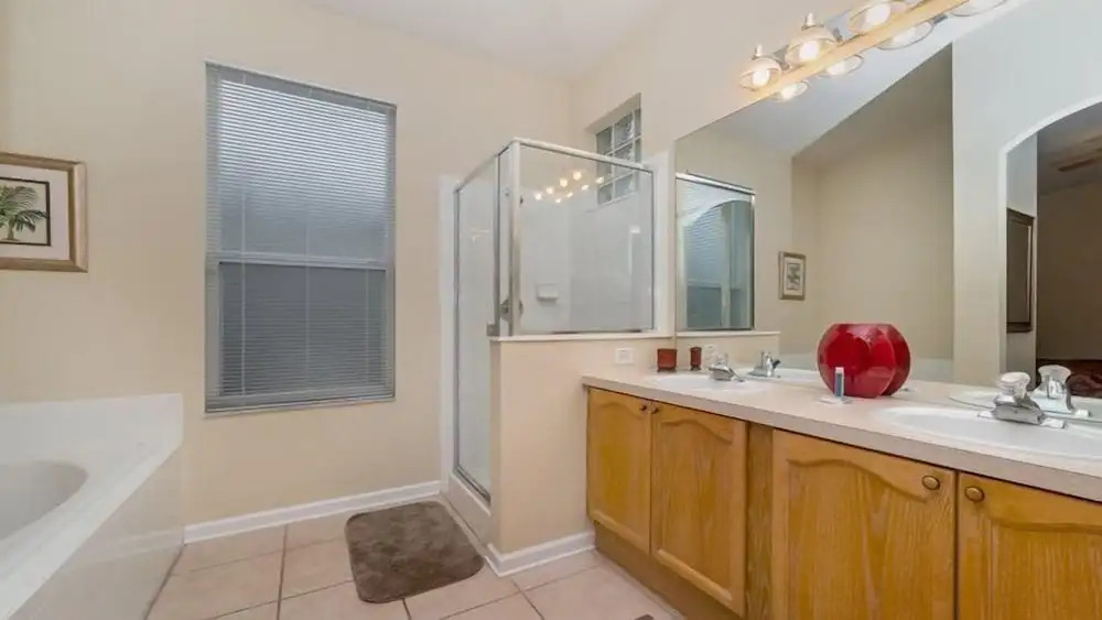 Gorgeous 4 Bedroom 3 Bath Pool Home in Windsor Palms Gated Resort