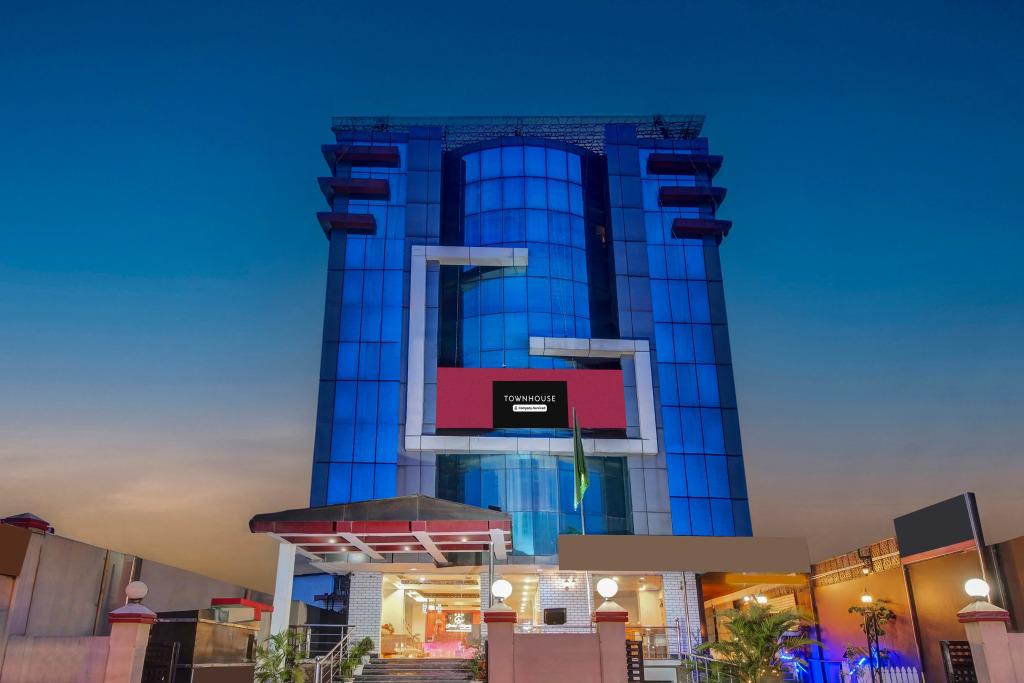 Townhouse Hatigaon Near Medicity Formerly Hotel Grand Majesty