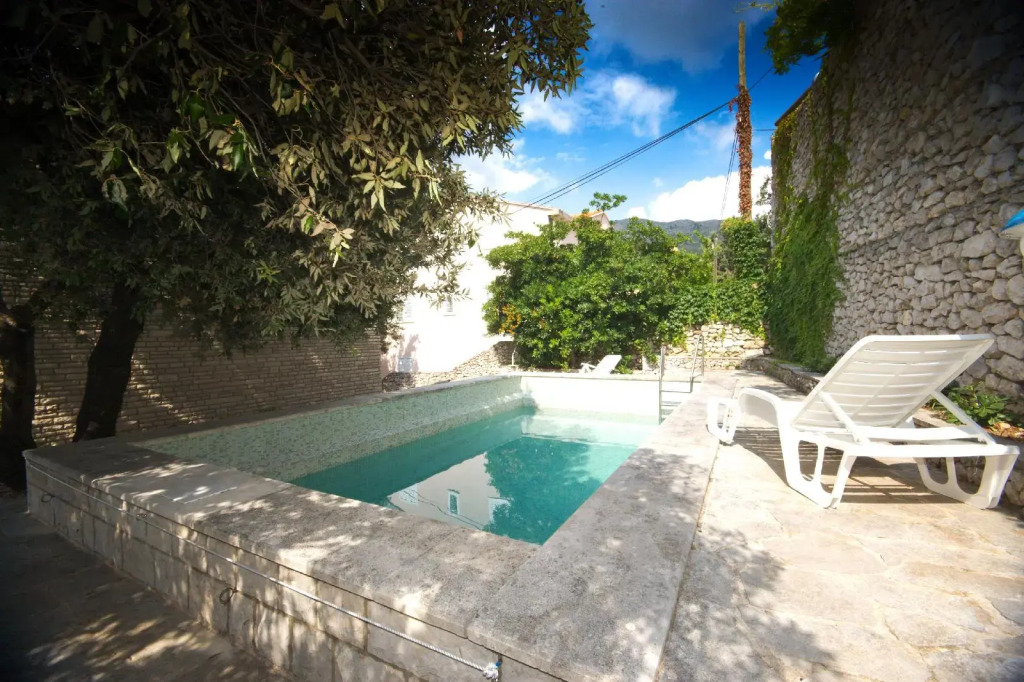 Apartments Villa Marijeta with Free Parking