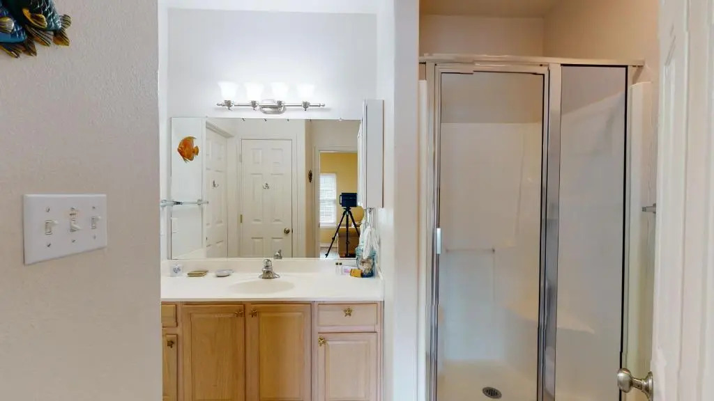 FH4 Charming 3 Bedroom Condo, Near Beach, Shared Pool