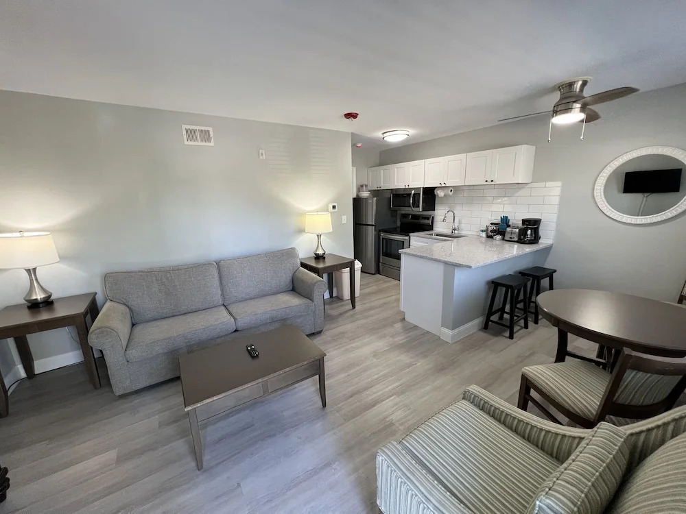 Marco Island Lakeside Inn