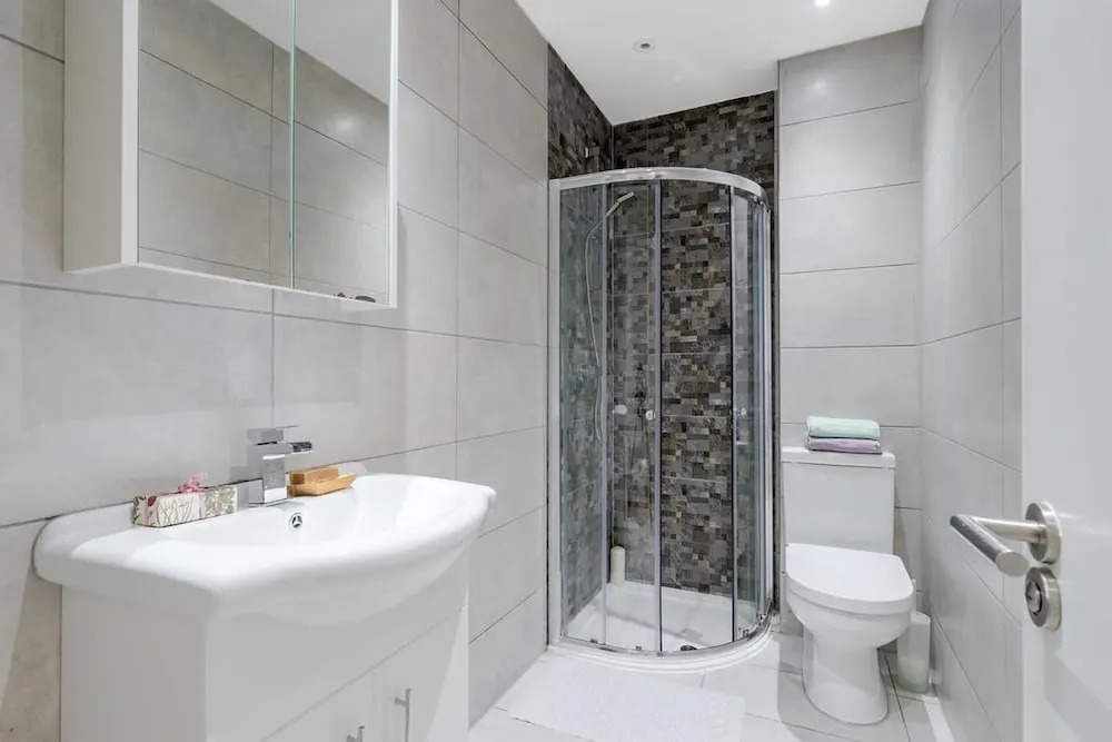 Bermondsey London, 3 People Apartment, Peaceful